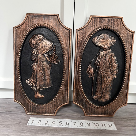 1976 Vintage Holly Hobbie & Robby Hobbie Wall Plaques Plastic Copper & Black - Picture 5 of 8